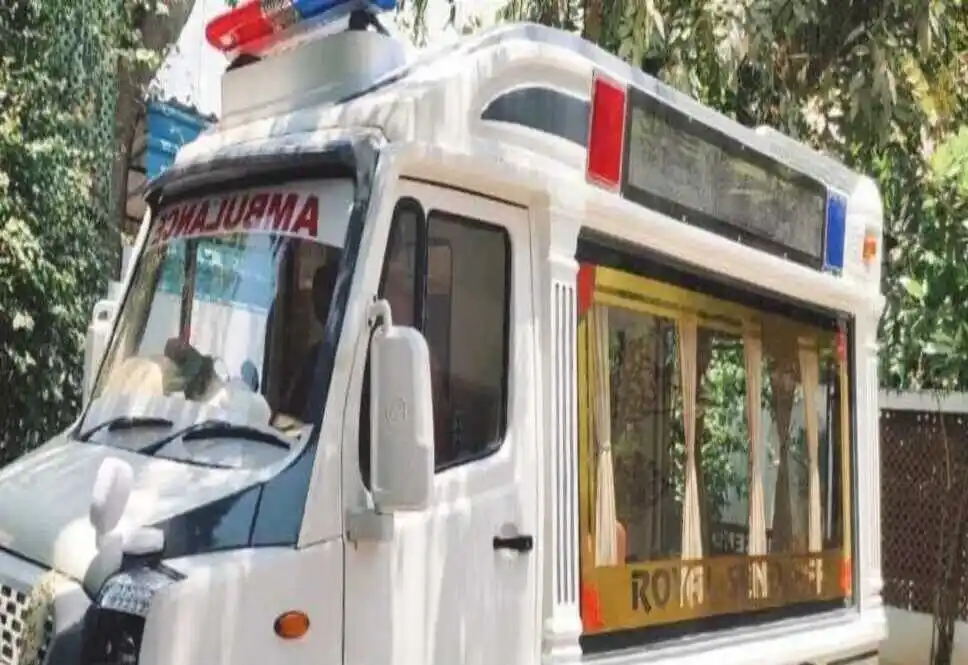 Photo of Cartagena's cathedral at the background and some colonial style houses